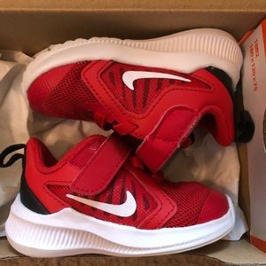 Nike downshifter 10 (tdv), University Red/white/black size 3c (baby shoes)